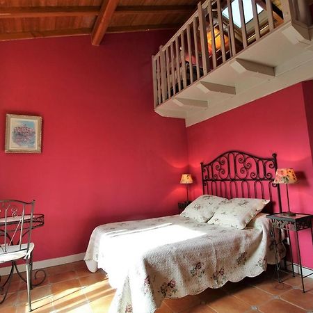 Maison D'Hotes Du Vert Vallon Bed & Breakfast Theize Bagian luar foto