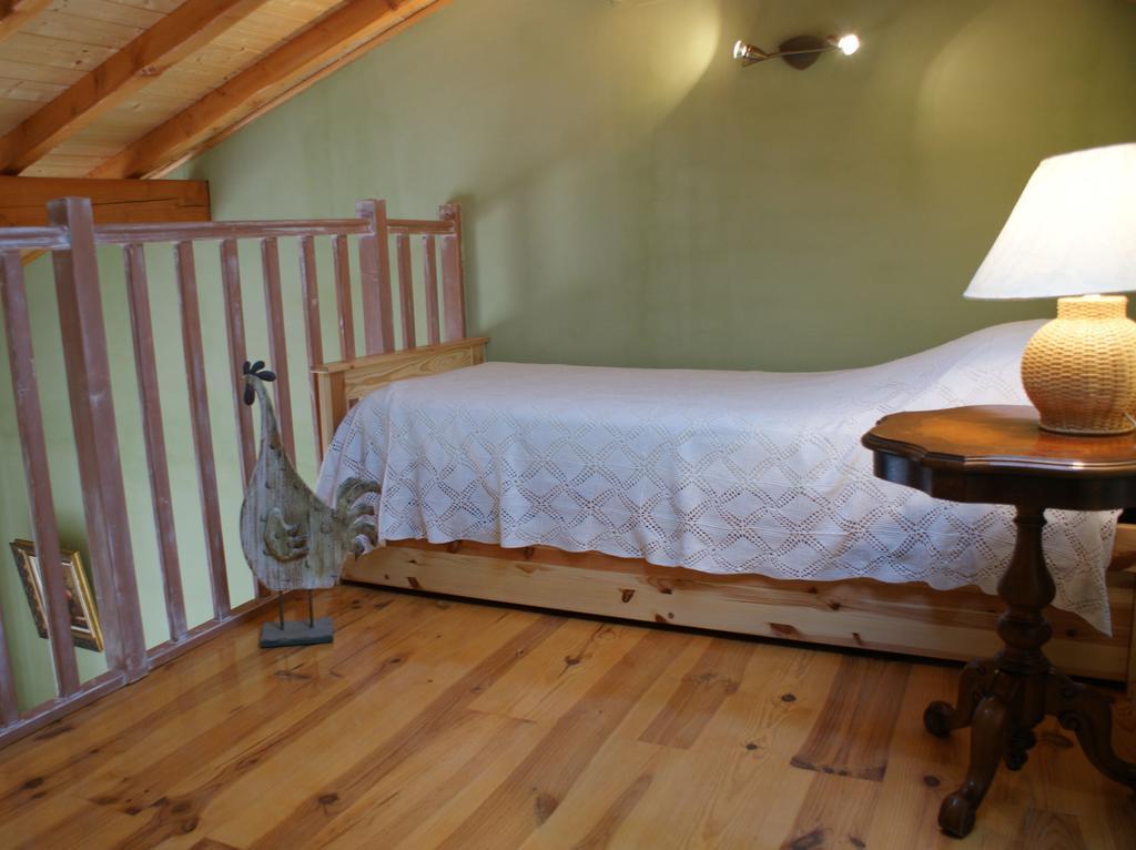 Maison D'Hotes Du Vert Vallon Bed & Breakfast Theize Ruang foto